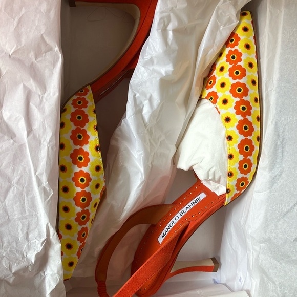 Manolo Blahnik Women's Floral Orange and Yellow Heels - Picture 6 of 8